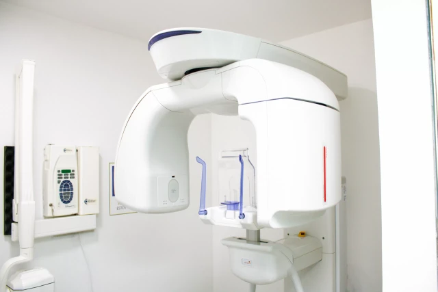 Equipo de radiografía panorámica dental de la clínica
